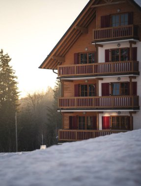 Slovenya 'daki otel karla kaplı