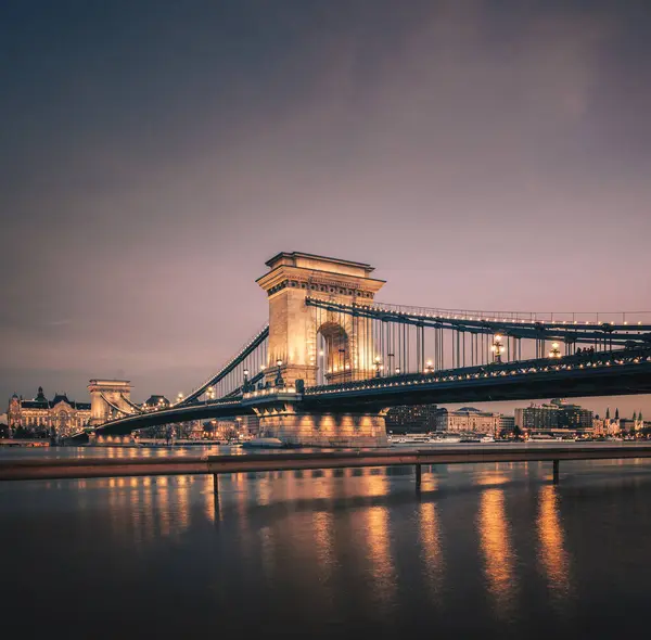 Amazing Chain Bridge Budapešť Při Západu Slunce — Stock fotografie