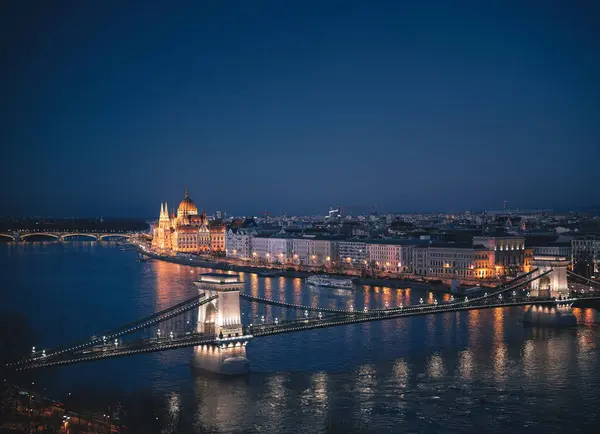 Kettingbrug Het Parlement Boedapest Blauw Uur — Stockfoto