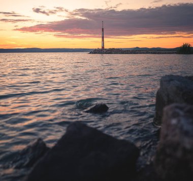Macaristan, Balaton Gölü üzerinde harika bir gün batımı