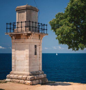 Hırvatistan 'ın Rovinj kentinde yazın eski gözcü kulesi