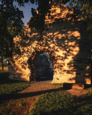 Macaristan, Balaton Gölü 'ndeki Ortaçağ harabe tapınağı