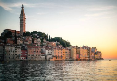 Rovinj, Hırvatistan'ın eski kasabada günbatımı