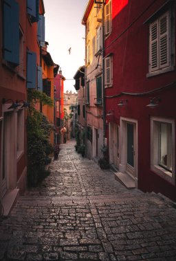Hırvatistan 'ın Rovinj kentindeki dar sokaklar