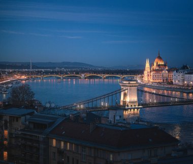 Famous Chain Bridge and the Hungarian Parliament in dusk