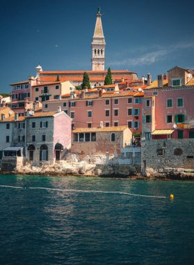 ROVINJ, CROATIA - 3 Haziran 2024: Hırvatistan 'ın eski Rovinj kentinde manzara.