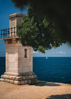 Hırvatistan 'ın Rovinj kentindeki Adriyatik Denizi' ne Bakan Taş Kule