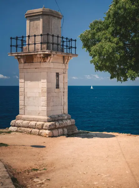 Hırvatistan 'ın Rovinj kentindeki Adriyatik Denizi' ne Bakan Taş Kule