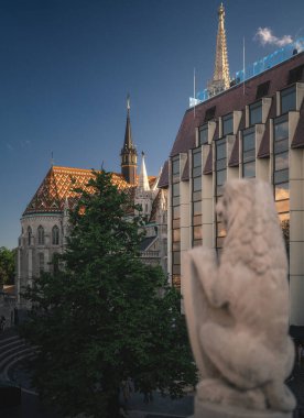Budapeşte, Macaristan 'daki Budapeşte Kalesi' ndeki ikonik Matthias Kilisesi manzarası