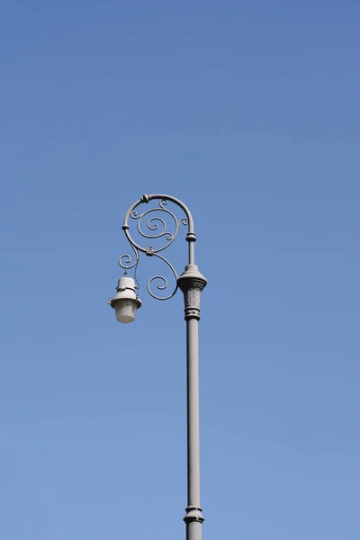 Lâmpada Rua Contra Céu Azul — Fotografia de Stock