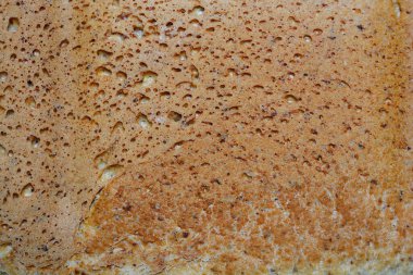 Ev yapımı ekmeğin alt yüzeyini kapat