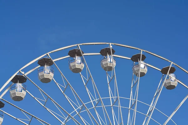 Stock image Detail of a white ferris wheel against blue sky