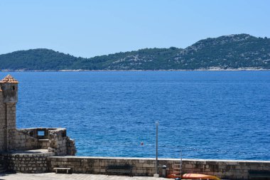 Trsteno limanından Lopud Adası, Hırvatistan 'a görüntü