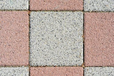 Dış yüzey kırmızı ve beyaz karolarla kaplı üst görünüm 