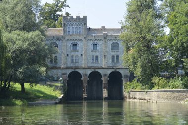 Kupa Nehri üzerindeki Ozalj hidroelektrik santrali