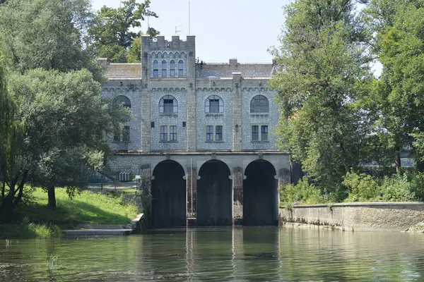 Kupa Nehri üzerindeki Ozalj hidroelektrik santrali