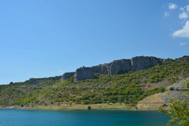 Doğu kıyısında Peruca Gölü Körfezi