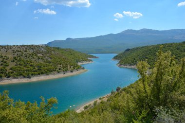 Doğu kıyısında Peruca Gölü Körfezi