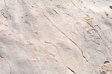 Güneşli bir günde taş yüzeyin ayrıntıları