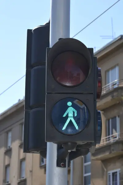 Fußgängerampel Mit Grünlicht Eingeschaltet — Stockfoto
