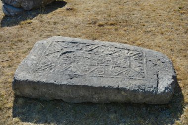 Hırvatistan 'ın Cista Velika köyü yakınlarındaki Necropolis Velika ve Mala Crljivica (Büyük ve Küçük Crljivica) karmaşık oymalarla süslenmiş mezar taşlarıyla