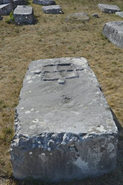 Hırvatistan 'ın Cista Velika köyü yakınlarındaki Necropolis Velika ve Mala Crljivica (Büyük ve Küçük Crljivica) karmaşık oymalarla süslenmiş mezar taşlarıyla