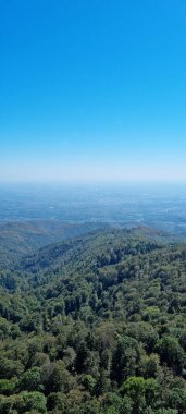 Sljeme 'in tepesinden güneydoğuya doğru bakış açısına göre - Zagreb uzaklıktan görülüyor