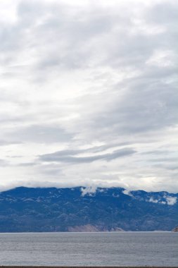 Velebit Dağı - Krk adasındaki Baska köyünden manzara