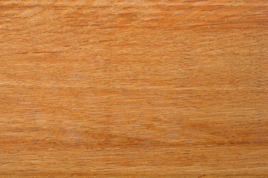 Kalıplı, açık kahverengi ahşap bir yüzey ve görünür bir tahıl.