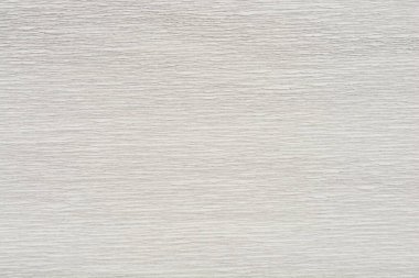 İnce, dalgalı desenli beyaz ve gri krep kağıdının yakın çekim görüntüsü.