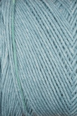  Çapraz çizgili mavi ipliğin yakın çekim dokusu ve belirgin yeşil iplik