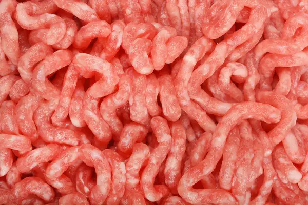 Detaylı yakın çekim ham, açık pembe et dokusunu yakalar, kendi ipliklerini ve ince mermerlerini gösterir.