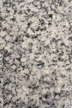 Açık gri granit desenli koyu benekli bir yakın çekim.