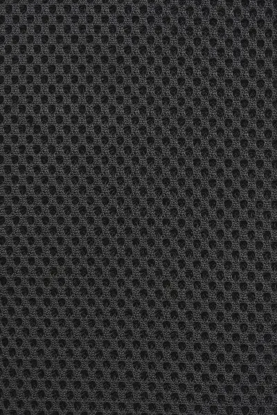 Bir makro çekim üniformayı yakalar, siyah örgü kumaşın yırtılmış dokusunu.