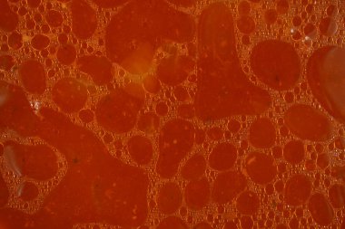 Domates çorbasının yüzeyi