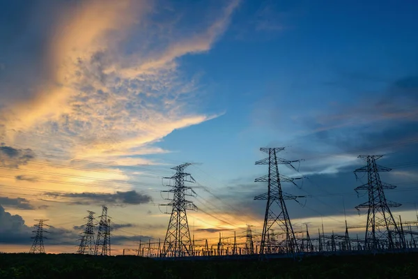 Transmisión Electricidad Pilón Silueta Contra Cielo Azul Atardecer —  Fotos de Stock