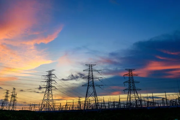Transmissão Eletricidade Pilão Silhueta Contra Céu Azul Entardecer — Fotografia de Stock