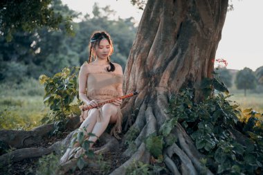 Nostaljik tema, ağacın altında flüt çalan kız.