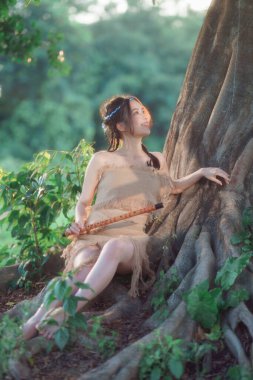 Nostaljik tema, ağacın altında flüt çalan kız.