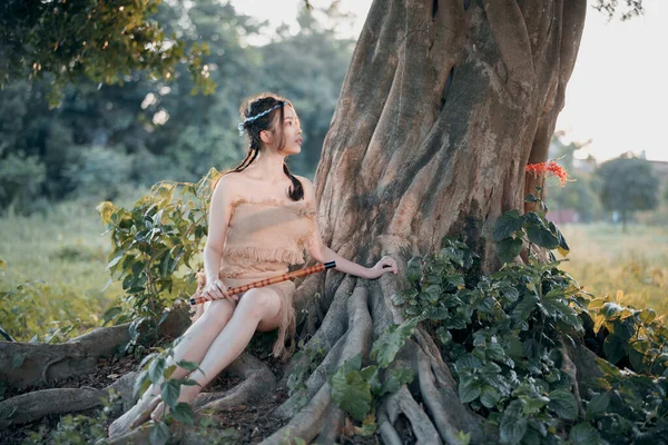 Nostaljik tema, ağacın altında flüt çalan kız.