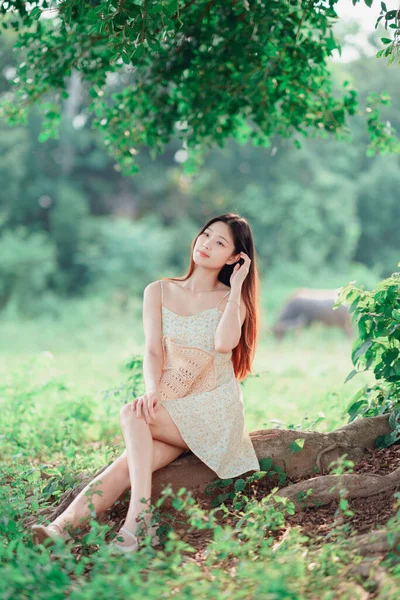 Chica Moda Jardín — Foto de Stock