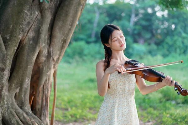 Young Girl Played Violin Woods — Stock Photo, Image