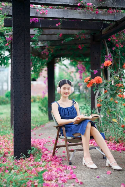 stock image the girl is reading in the yard