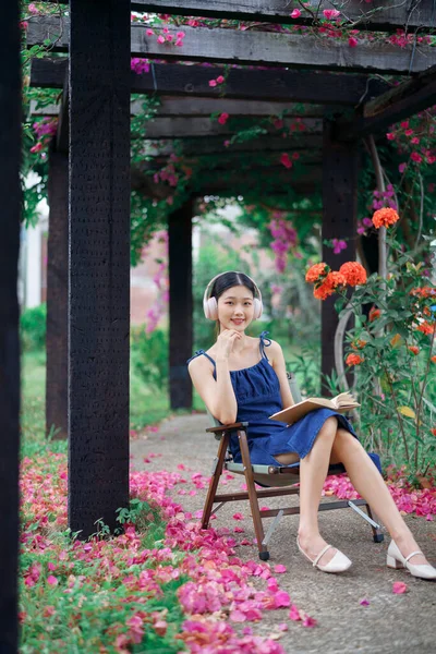 stock image the girl is reading in the yard