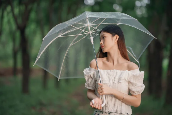 Portrait Fille Romantique Dans Les Bois — Photo