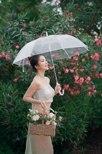 Het Meisje Traditionele Chinese Jurk Tuin — Stockfoto
