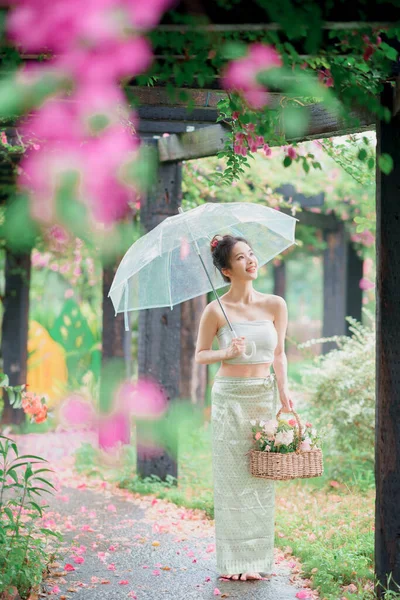 stock image The girl in traditional Chinese dress is in the garden