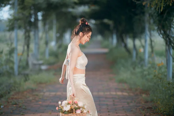 Girl Traditional Chinese Dress Garden — Stock Photo, Image