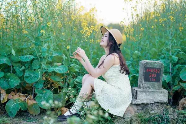 stock image the girl in the park