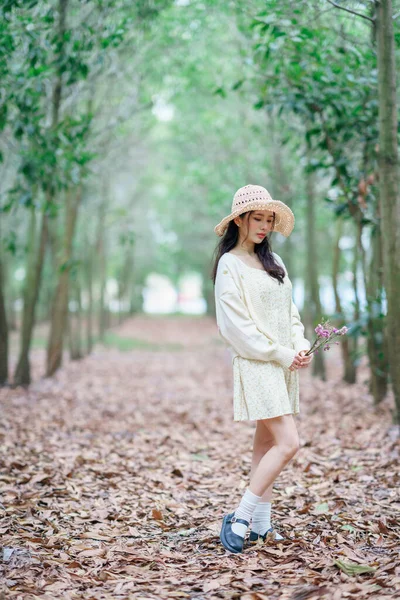 Retrato Chica Romántica Bosque —  Fotos de Stock